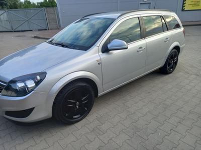 Opel Astra kombi srebrny