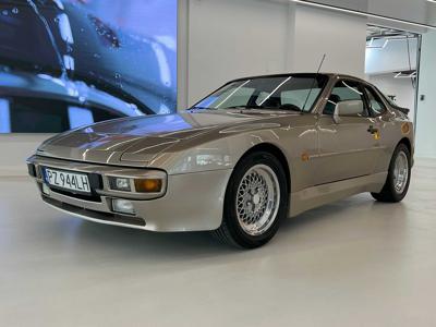 Porsche 944 2.5L