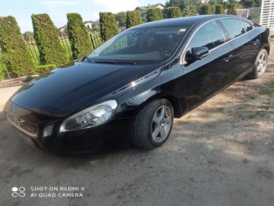 Volvo S60 w ładnym stanie.