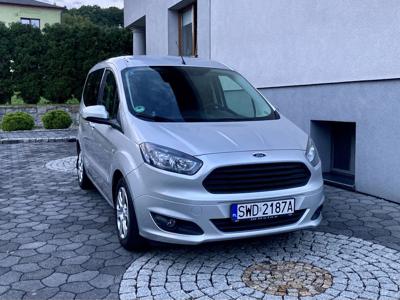 Ford Tourneo Courier bezwypadkowy