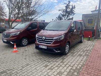 Prawie Nowy renault trafic 9 osobowy Bogata wersja brutto 23% cesja