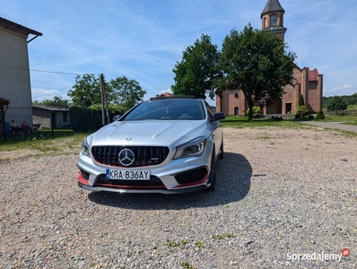 Mercedes-Benz CLA 45 AMG carbonowe dodatki, niski przebieg