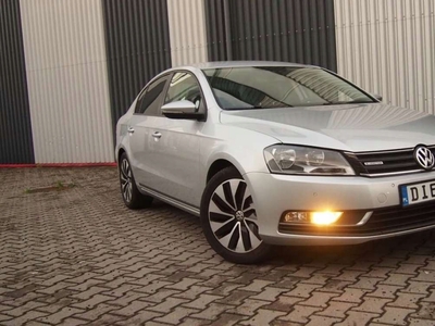 Volkswagen Passat B7 Limousine 1.6 TDI CR DPF BlueMotion 105KM 2013