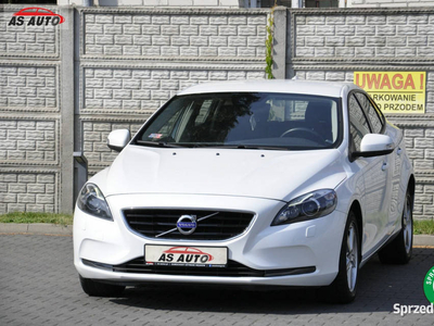 Volvo V40 2,0D2 120KM Momentum/Xenon/Ledy/Serwis/Navi/Harman/Alu/BialaPerl…