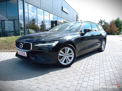 Volvo V60, 2022r. 2.0 B4 197KM AT8 * FV23% * HAK * Skóra * Kamera * Panora…