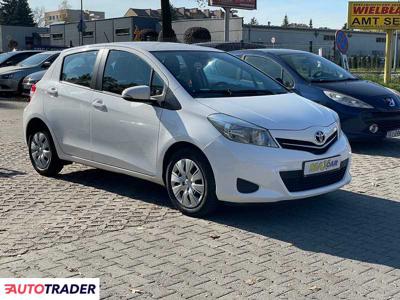 Toyota Yaris 1.0 benzyna 69 KM 2013r. (Siemianowice Śląskie )