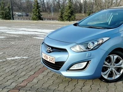 Hyundai i30 1.7 Crdi 127 KM Xenon Panorama Dach Led Skóra Navi Kamera Full Opcja