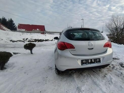 Opel Astra 1,4 benzyna 120 KM czujniki parkowania