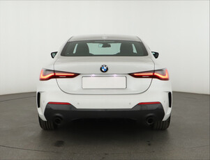 BMW 4 2022 420i 25564km Coupe