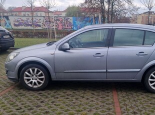 Opel Astra 1.6 benz 105km 2004 r dobrze wyposażana sprawna pewne auto