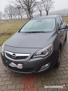 SPRZEDAM OPEL ASTRA 1.4 TI rok produkcji 2010