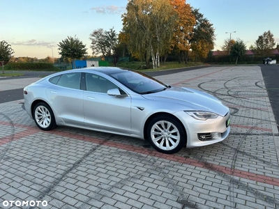 Tesla Model S Standard Reichweite