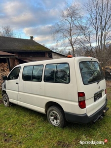 Toyota Hiace 4x4 uszkodzony