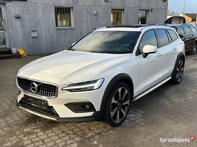 VOLVO V60 CROSS COUNTRY PANORAMA FULL LED SKORA SERWIS