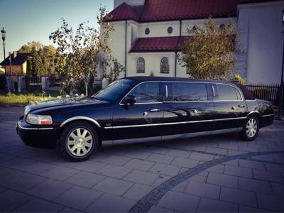 Limuzyna lincoln town car