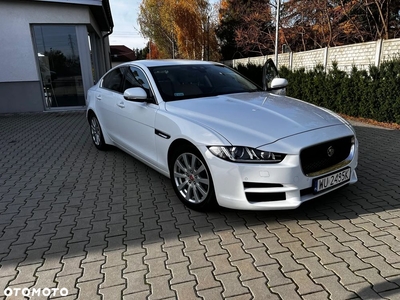 Jaguar XE 2.0 D180 SE