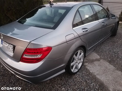 Mercedes-Benz Klasa C 250 CGI T Automatik BlueEFFICIENCY Special Edition