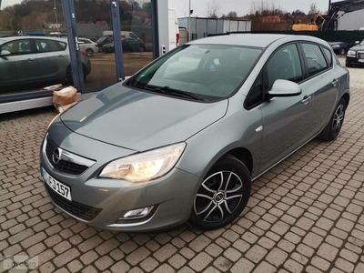 Opel Astra J