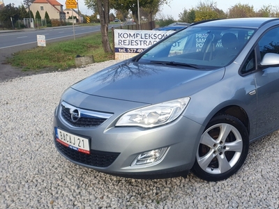 Opel Astra J Sports Tourer 1.4 Turbo ECOTEC 140KM 2011