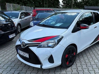 Toyota Yaris III Hatchback 5d Facelifting 1.0 VVT-i 69KM 2015