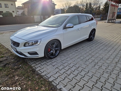 Volvo V60 T6 AWD R-Design Summum