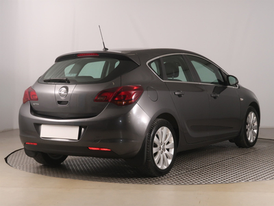 Opel Astra 2010 1.6 16V 106980km Ambiente