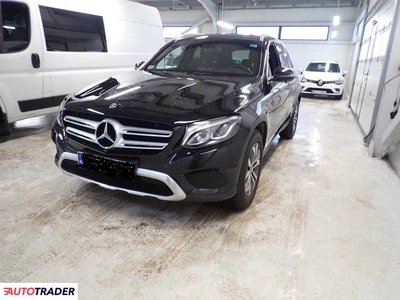 Mercedes GLC 2.0 benzyna 211 KM 2019r. (Piaseczno, k. Warszawy POLUB NAS NA: https://www.facebook.com/poleasingowesamochody/ i bądź zawsze na bieżąco z ofertą.)