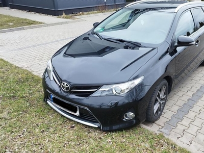 Toyota Auris kombi 1,6 132 KM Business Edition