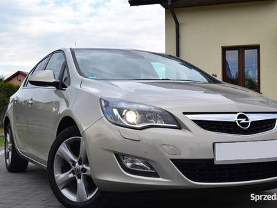 Opel Astra J 1.6 Benzyna Alus Super Stan SERWISOWANY ZAREJESTROWANY