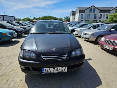 Toyota Avensis 2000 rok 2.0 Benzyna / Gaz opłaty aktualne