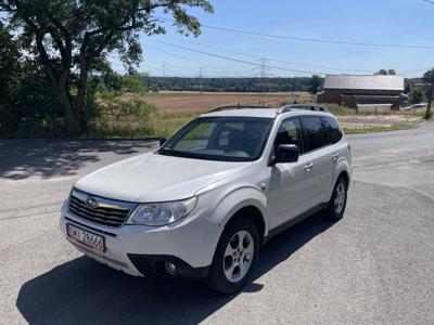 Biała perła subaru forester 2010