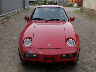 Porsche 928