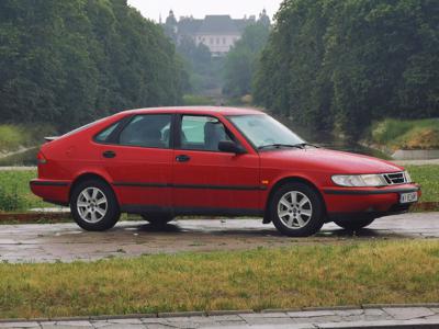 Saab 900 II Saab 900 hatchback czerwony 1998