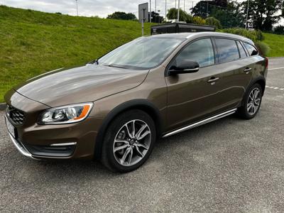 Używane Volvo V60 Cross Country - 90 900 PLN, 97 500 km, 2016