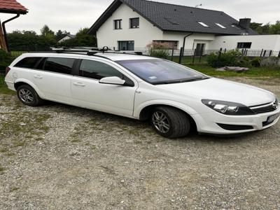 Używane Opel Astra - 13 500 PLN, 235 312 km, 2010