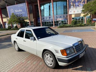 Używane Mercedes-Benz Klasa E - 17 900 PLN, 354 111 km, 1992