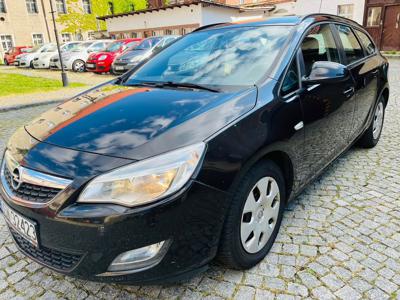 Używane Opel Astra - 17 300 PLN, 260 000 km, 2011