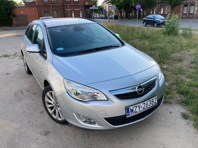 Używane Opel Astra - 25 000 PLN, 142 000 km, 2012