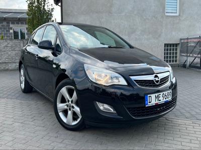 Używane Opel Astra - 28 400 PLN, 18 000 km, 2010