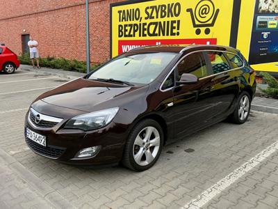 Używane Opel Astra - 28 700 PLN, 177 000 km, 2012