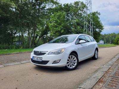 Używane Opel Astra - 29 900 PLN, 122 516 km, 2012