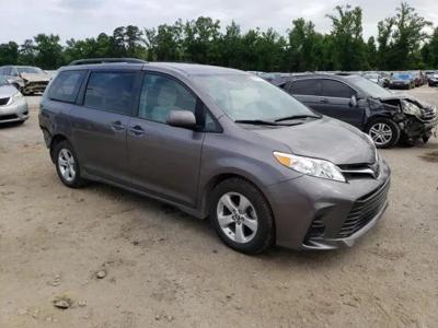 Używane Toyota Sienna - 49 600 PLN, 37 282 km, 2018