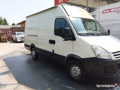 Iveco Daily z małym przebiegiem 2007r.