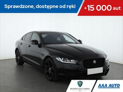 Jaguar XE Sedan 2.0 i4 180KM 2015