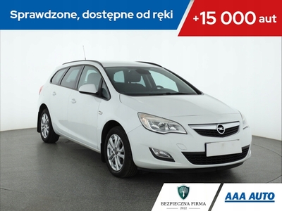 Opel Astra J Sports Tourer 1.4 Twinport ECOTEC 100KM 2011