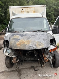 Renault Master - uszkodzony po pożarze na części