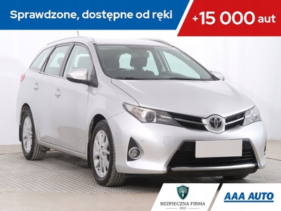 Toyota Auris II Touring Sports D-4D 90 90KM 2014