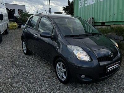 Toyota Yaris 1.3 vvti 87 KM klima podgrzewane fotele zadbana full serwis aso gwaran