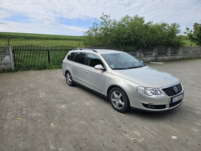 Volkswagen Passat 1.6 TDI 2010r Highline