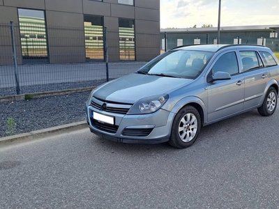 Witam Na sprzedaż posiadam Renault Scenic z 2002r wyposażony w silnik benzy